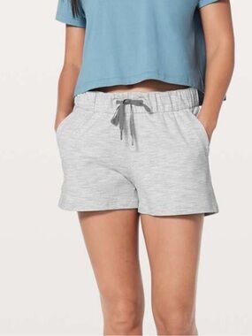 Lululemon On the Fly Short 2.5 Wee Are From Space Nimbus Battleship Grey Size 10